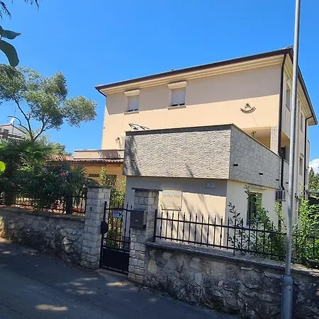 Appartamento In With Balcony, Air Conditioning, W-lan, Washing Machine 5116-2 Rovigno